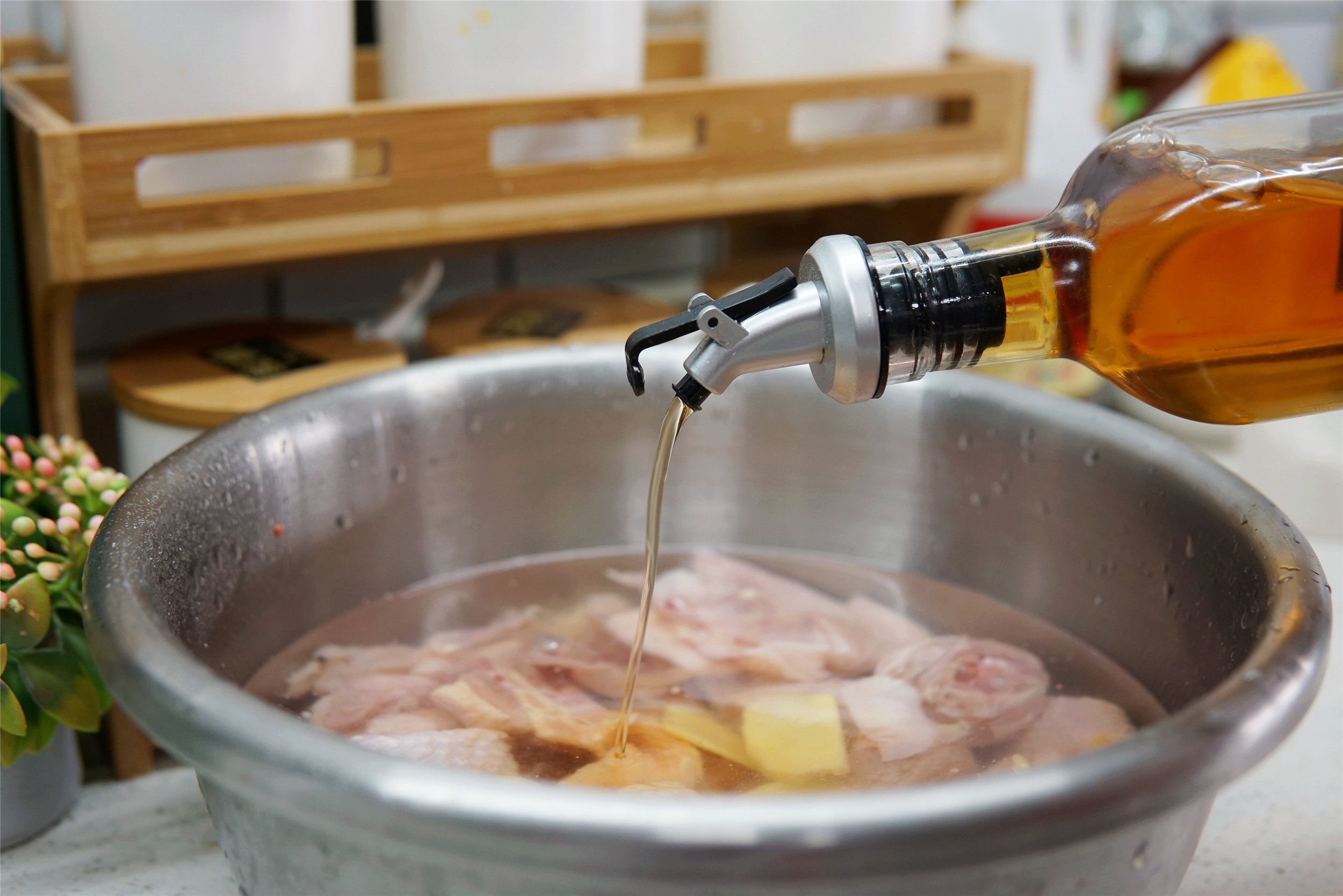 煲鸡汤时，记住“3用2不用”，鸡汤清亮鲜香，腥味小味道正