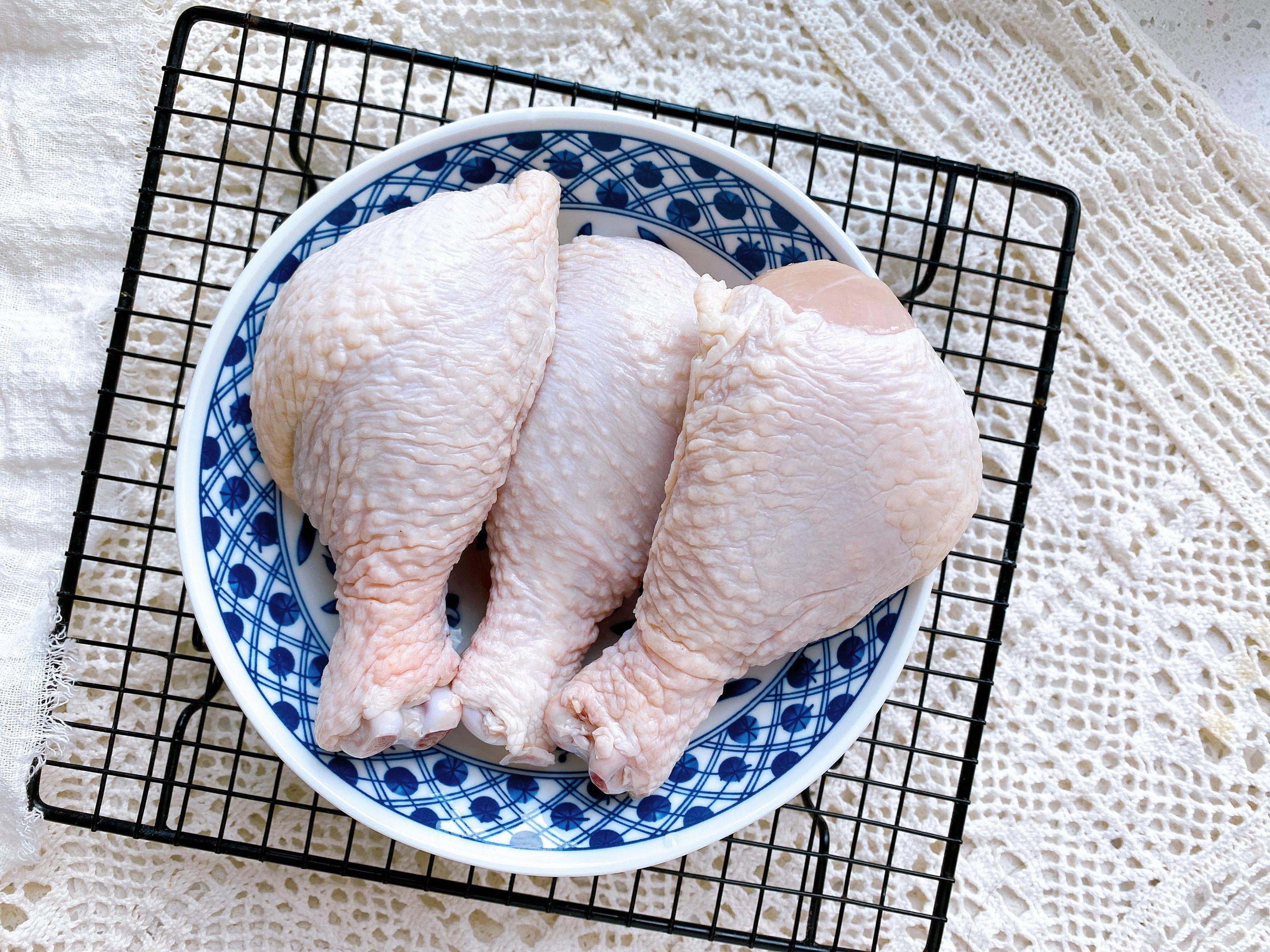 无水无油的蒸鸡腿，掌握1个秘诀，低脂低热量，鲜嫩多汁超好吃