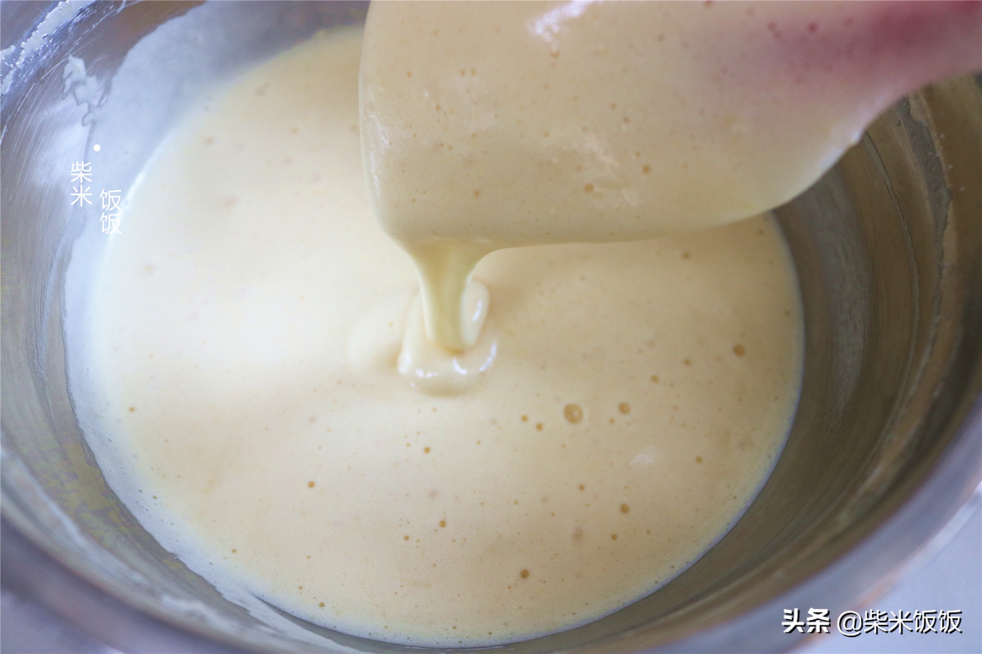 3個雞蛋，90克麵粉，攪一攪做了12個蛋糕，又香又軟太好吃