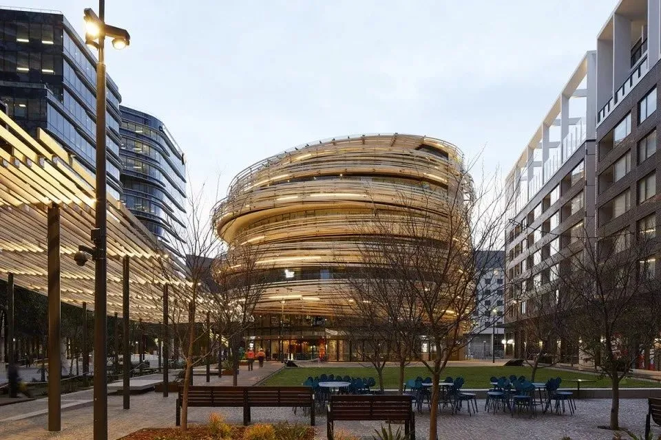 建築 The Exchange 如鳥巢般的螺旋外牆以建築展現自然力量 原點設計師網 Mdeditor