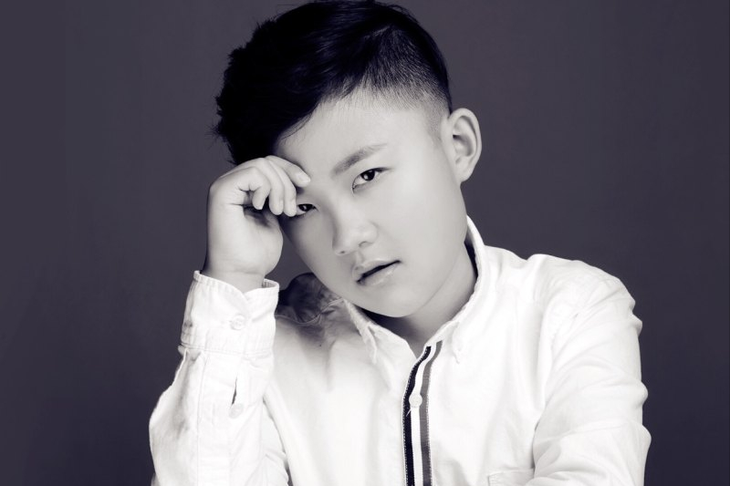 4岁出道5岁饰演马伊俐儿子走红，为了长高打激素，23岁像10岁小孩