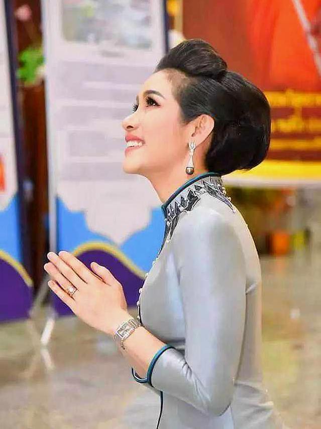 真实版“甄嬛”有点段位，挑衣服都让国王陪，