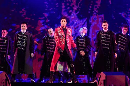 潘玮柏突然官宣结婚，周杰伦撒花为他庆祝，网