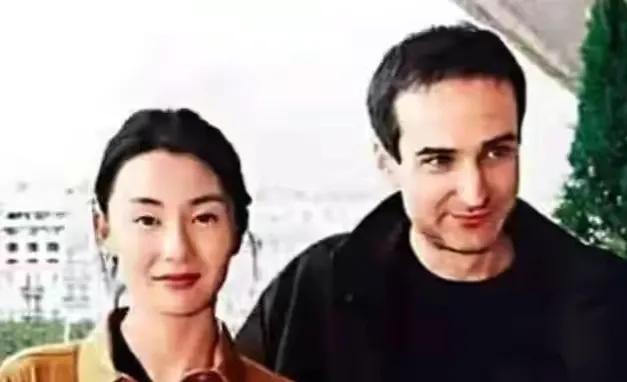 12位不生孩子的香港女星，有人幸福，有人后悔，
