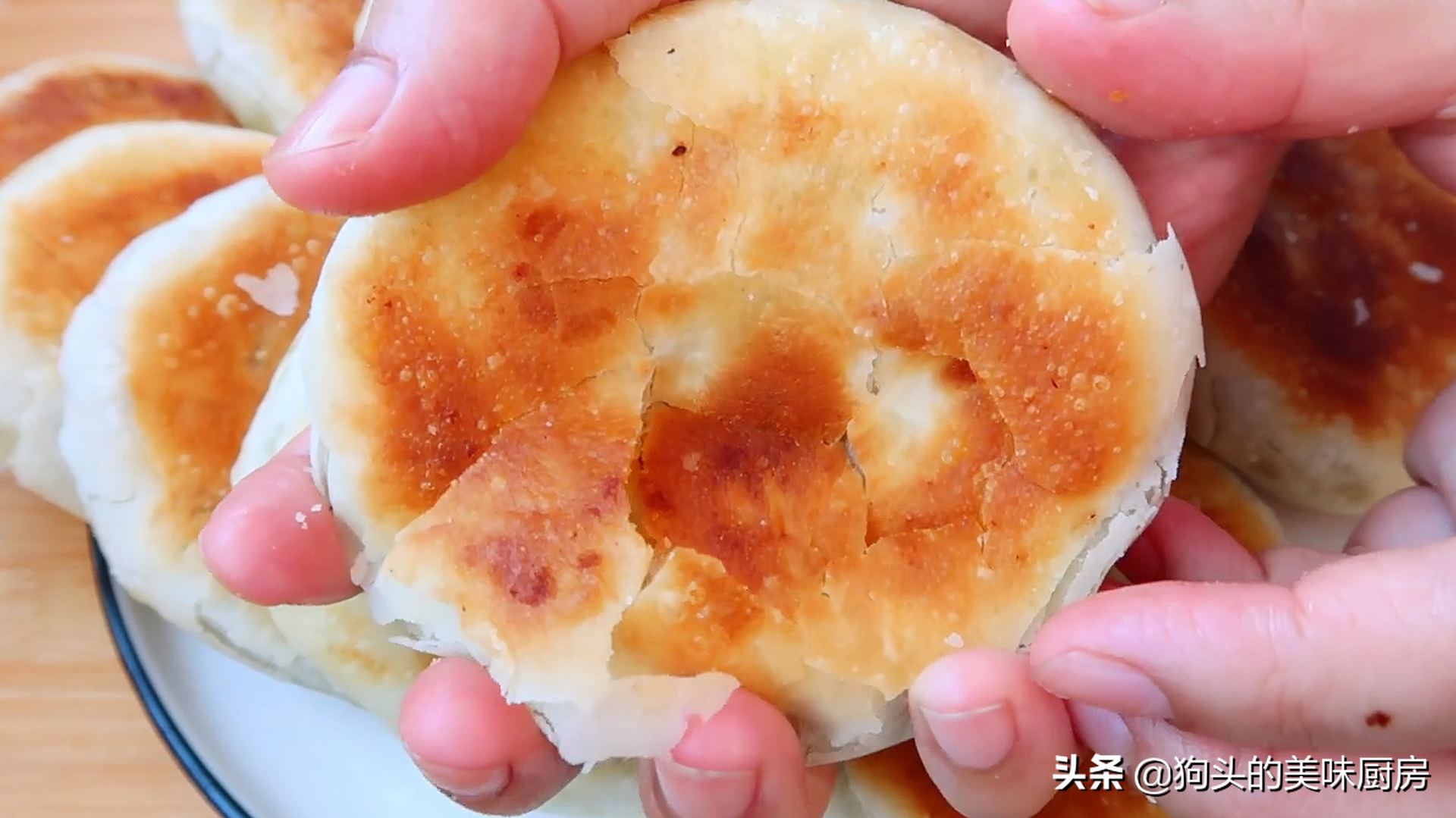 想吃酥餅不用排隊，教你在家做，不用烤箱，有鍋就行，個個酥掉渣