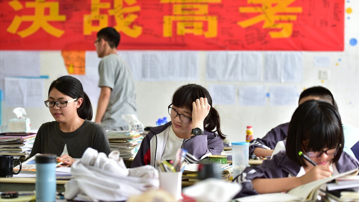 94％的畢業生拿著普通文憑依舊就業難｜高考的意義是什麽？