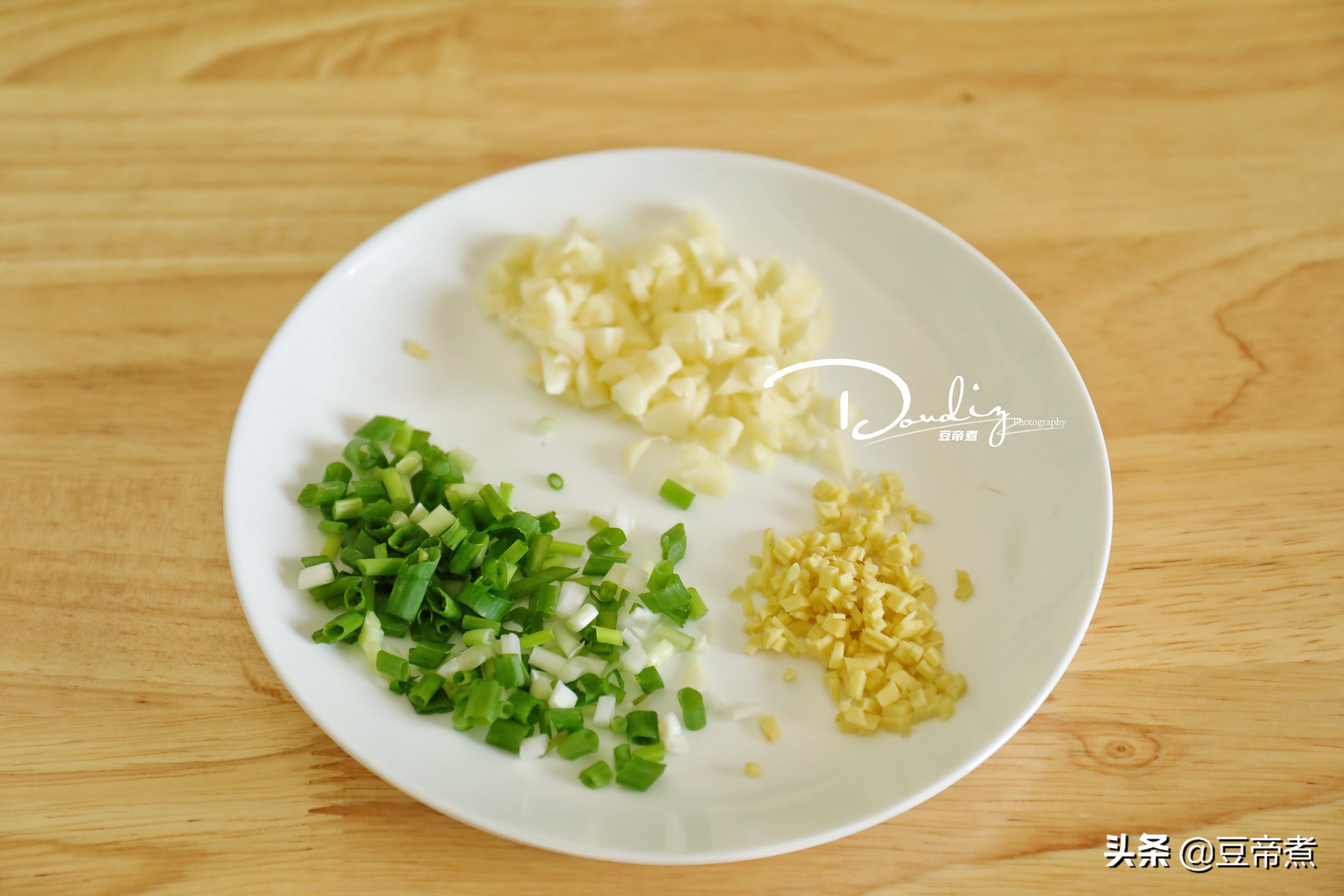 鸡腿新吃法味道香肉质嫩，怎么吃也不腻，我家孩子三天两头就馋