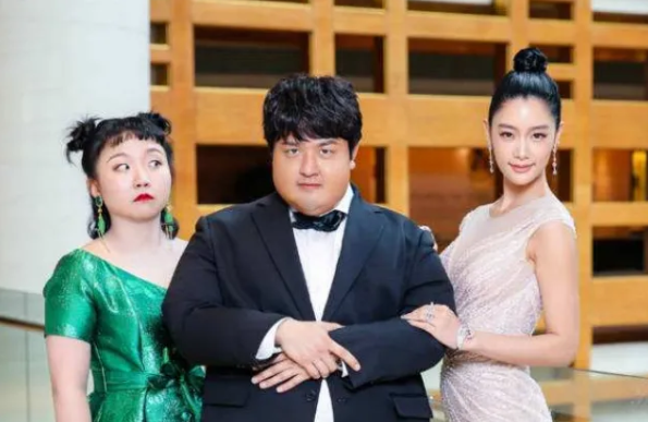 拍烂片还耍大牌，火锅店被爆卖假货，网友：回家好好带孩子吧