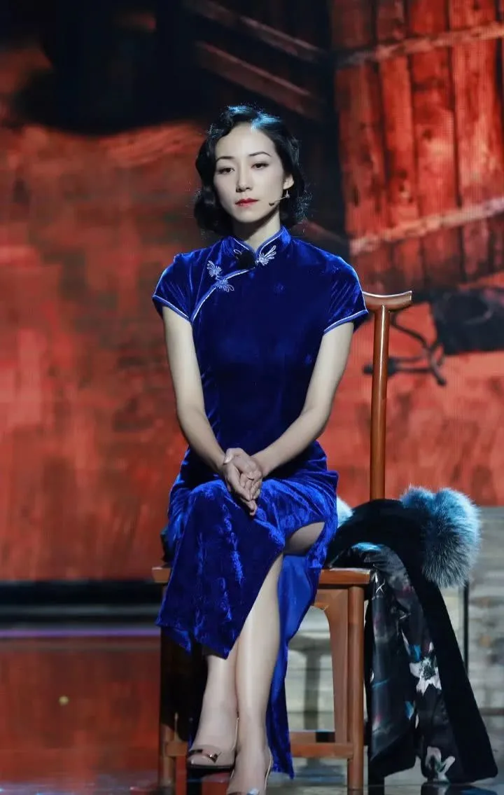 韩雪太不容易了，37岁被要求穿上“学妹袜”，还好她的腿够细