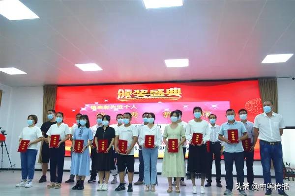 湖北监利桥市镇庆祝第三十七个教师节