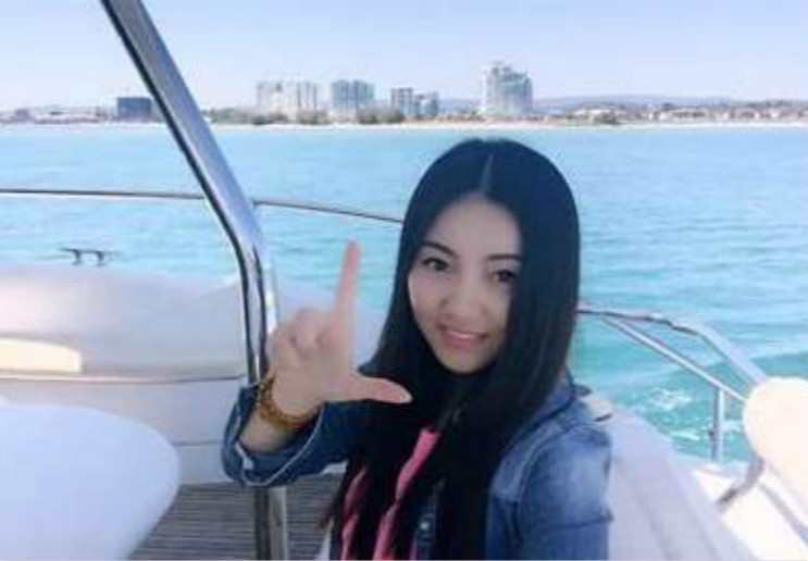 她在“非诚勿扰”站了五年，亮灯无数却一直不