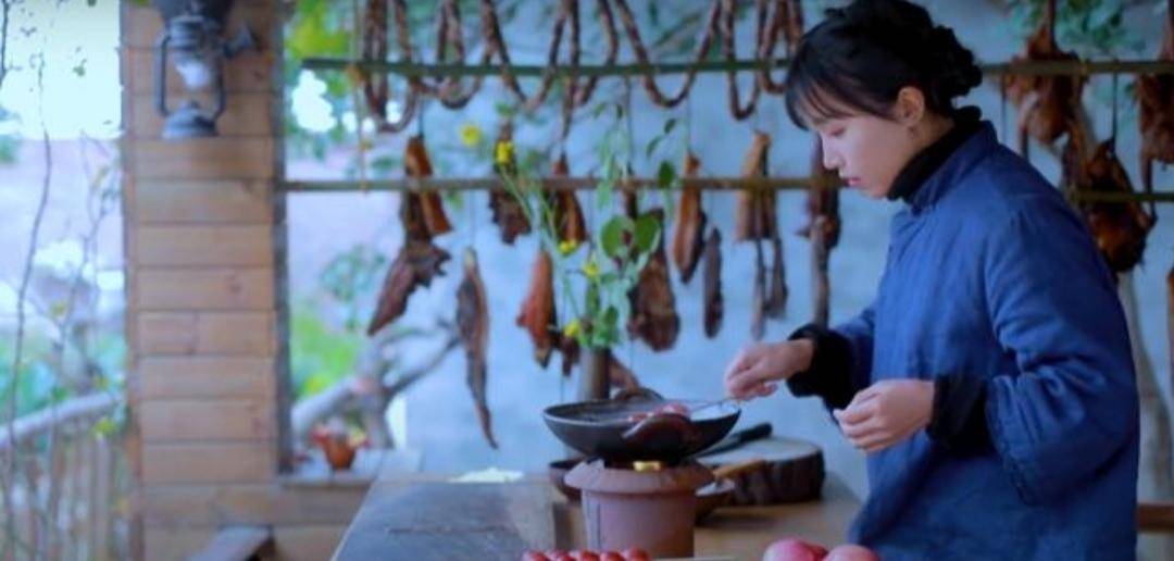 被国家表扬的李子柒为何佛系？天猫店月入1亿，