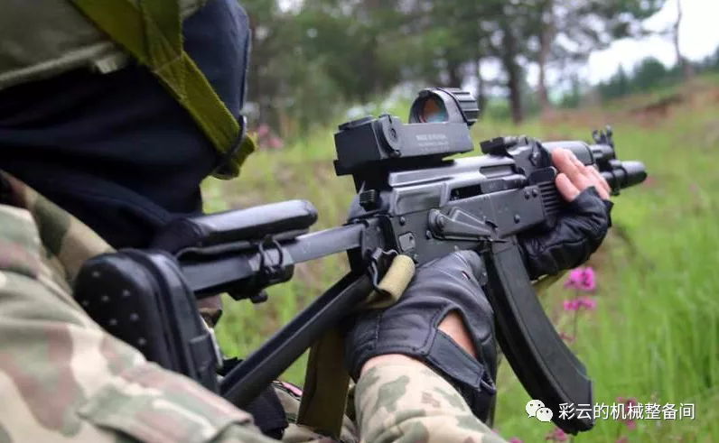 拥有多种口径的AK-100系列，一开始就为了恰烂钱