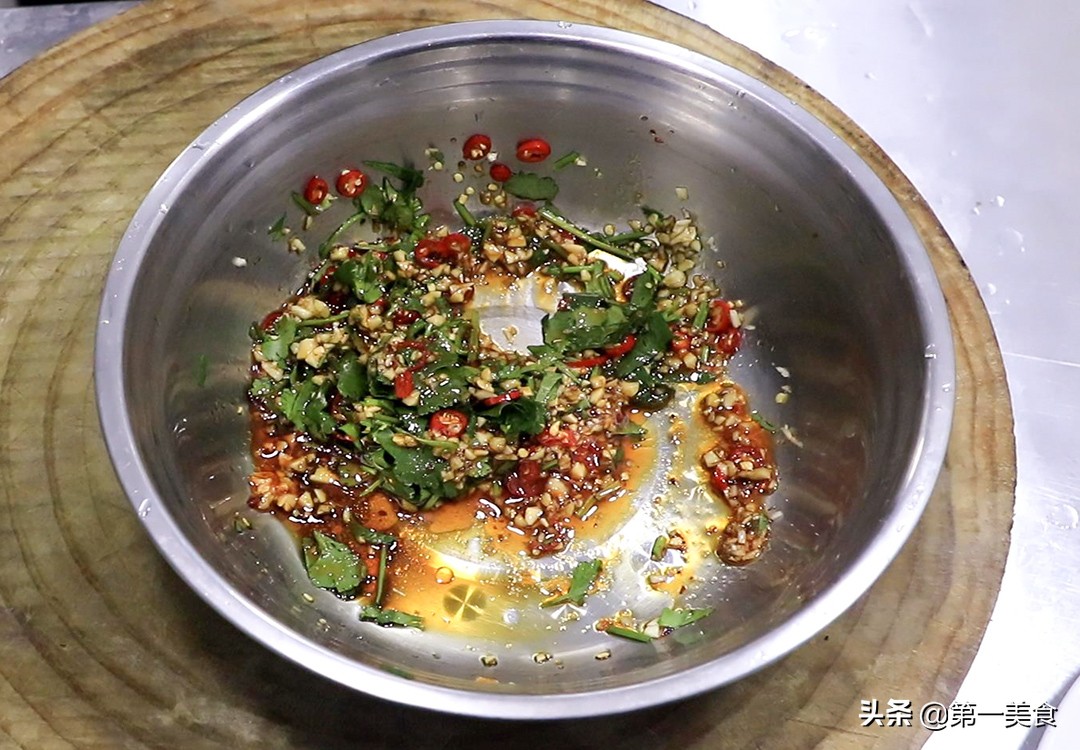 图片[6]-【凉拌青椒】做法步骤图 直接整只拌 香辣开胃-起舞食谱网