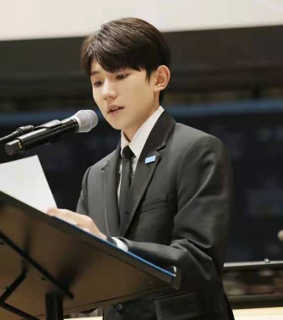 Wang Yuan 6 ascend spring late, take a child to be the same as stage show, status change leaves deep feeling