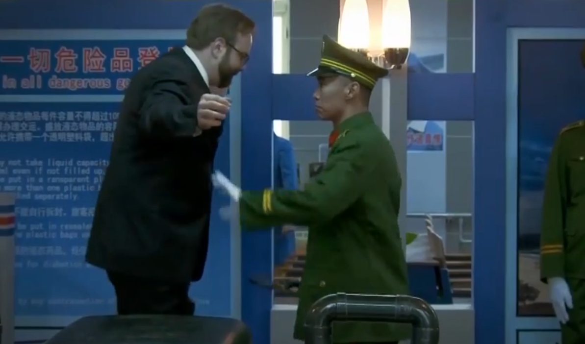 53年前广州机场，一老外带2只老鼠出境，差点盗