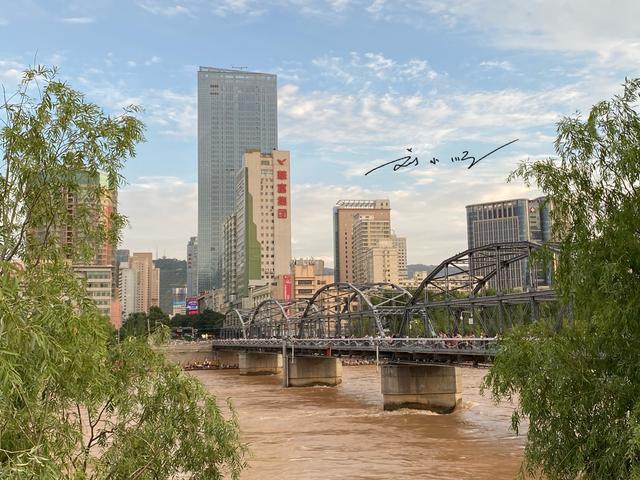 The most famous landmark in Lanzhou, Gansu, is known as the "First Bridge on the Yellow River". Tourists must come to check in