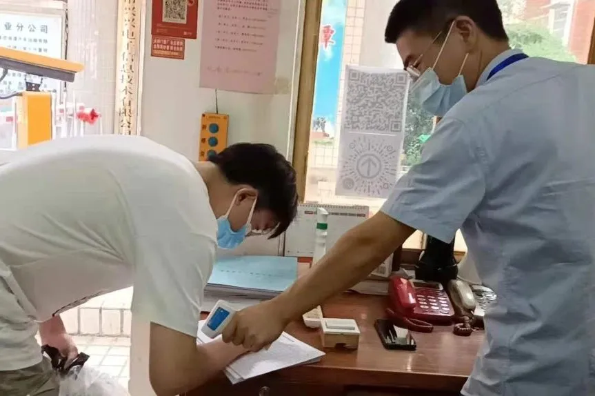 湘潭市人民政府副市长向敏率队督查三湘鑫苑小区疫情防控工作