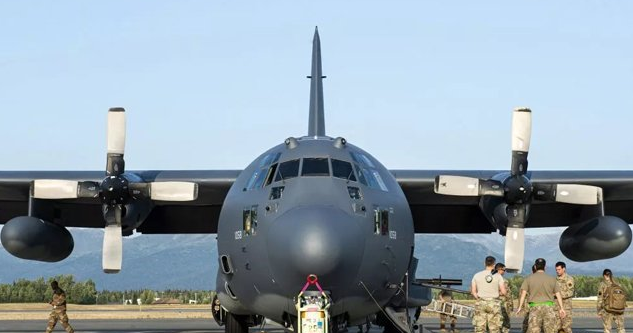 美国首创，调AC-130给航母护航，将密集阵放到空中