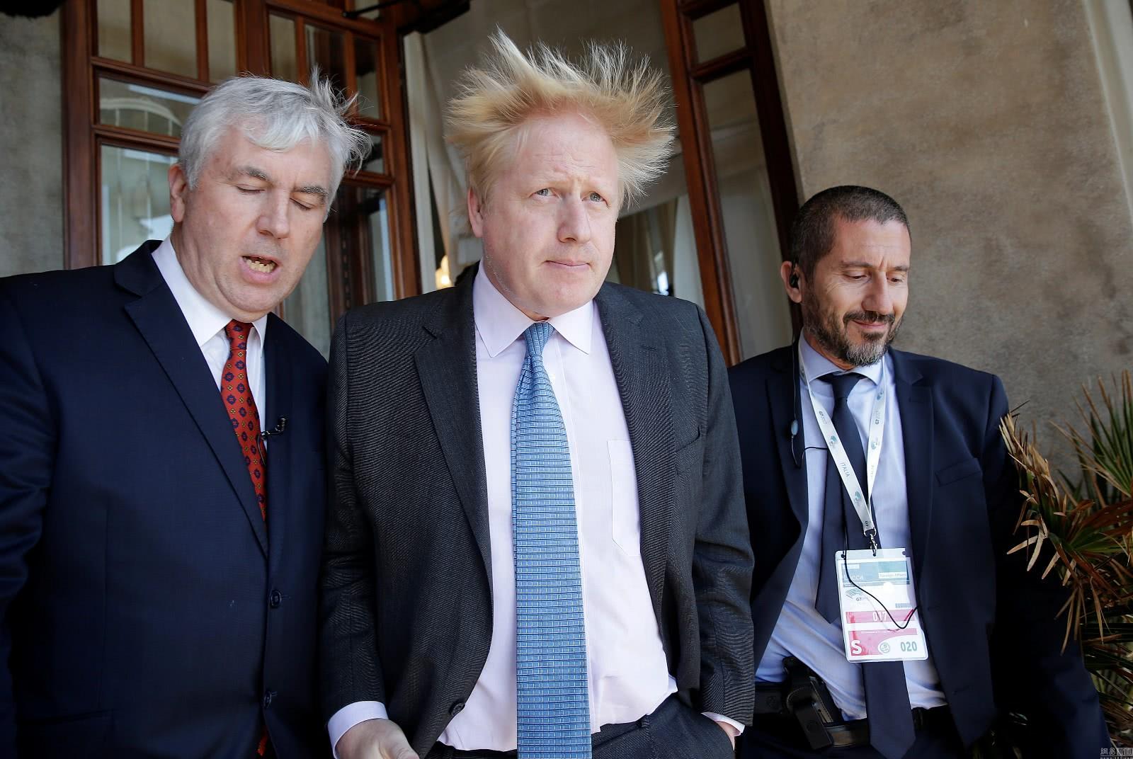 英国也来凑热闹，限制中国4名官员