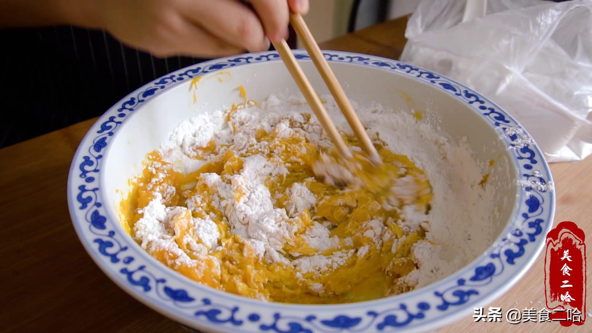 家里有南瓜，试试做成南瓜夹心糯米糕，绵软甜糯，外面排队都难买