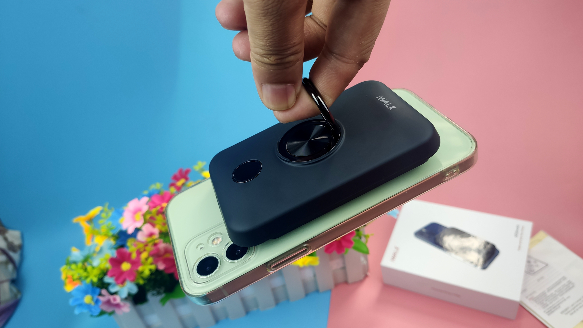 解决充电焦虑，一贴即充，iWALK 磁吸充电宝