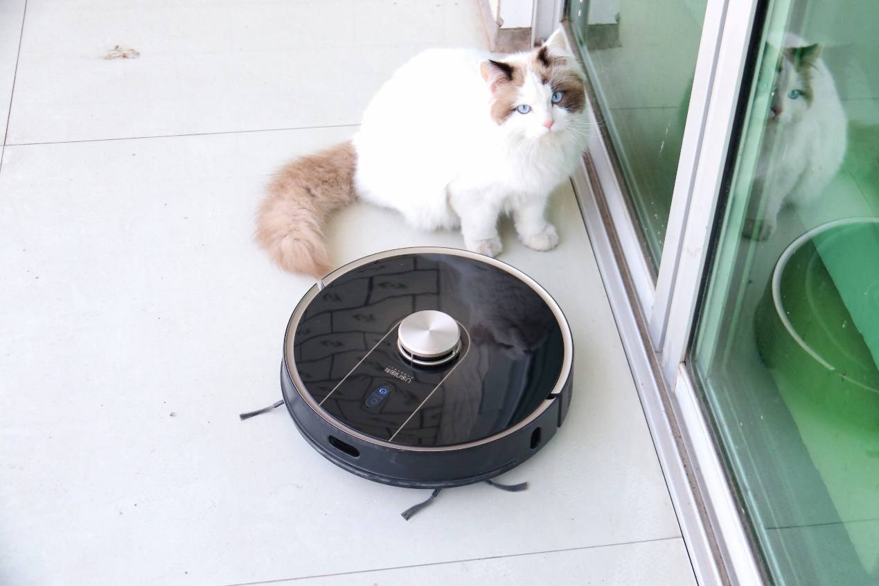 这个假期有规划：自动集尘更方便，由利V980 PLUS体验