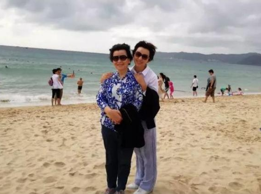 16丧父，拒绝保研，成为央视最年轻国脸，欧阳夏