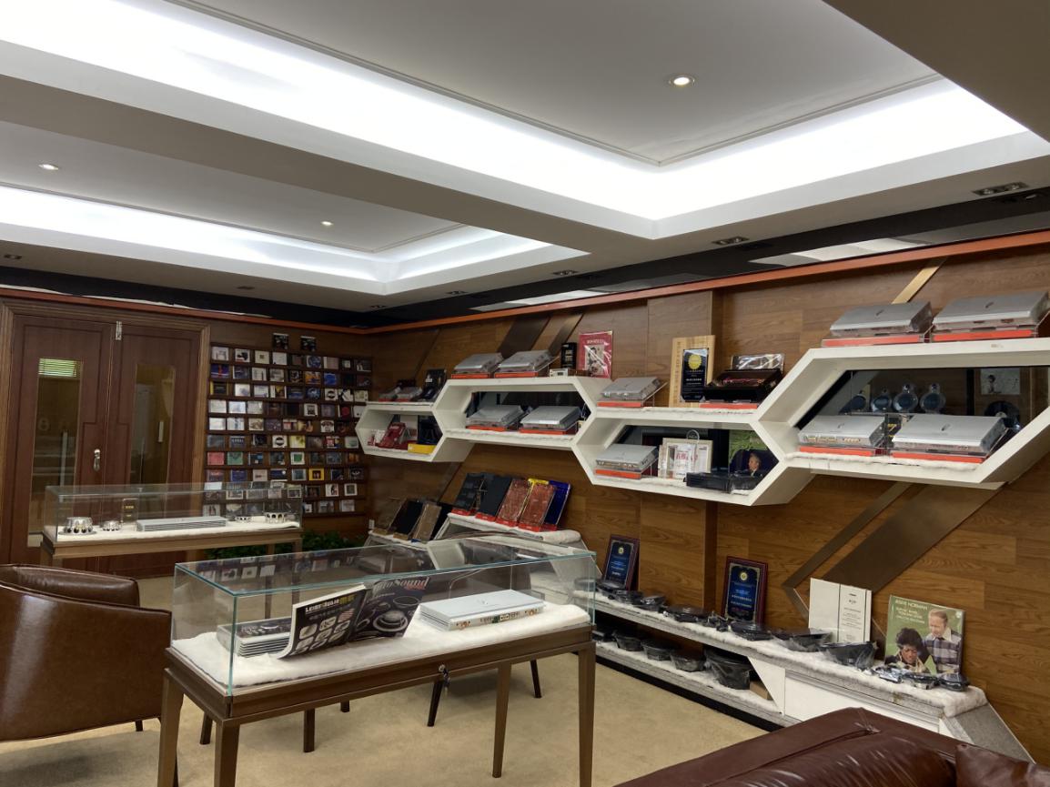 一个专业的汽车音响改装店是怎样的？