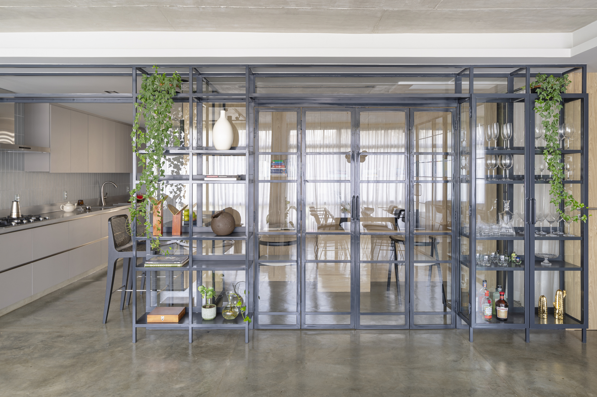 巴西利亚温暖明亮的水泥公寓，120m²三居改一居，向现代主义致敬