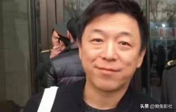 人民大会堂不准化妆。所有明星都是素颜形状。