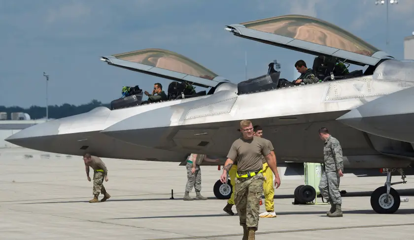 15���ˣ���������ͬ�����F-22ս�����������������ձ�