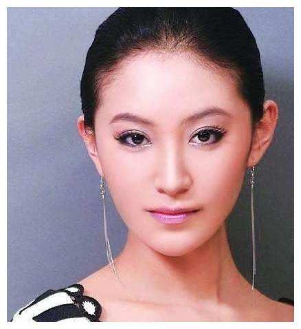 李诚儒住豪宅娶娇妻，儿子却辍学、买不起房，
