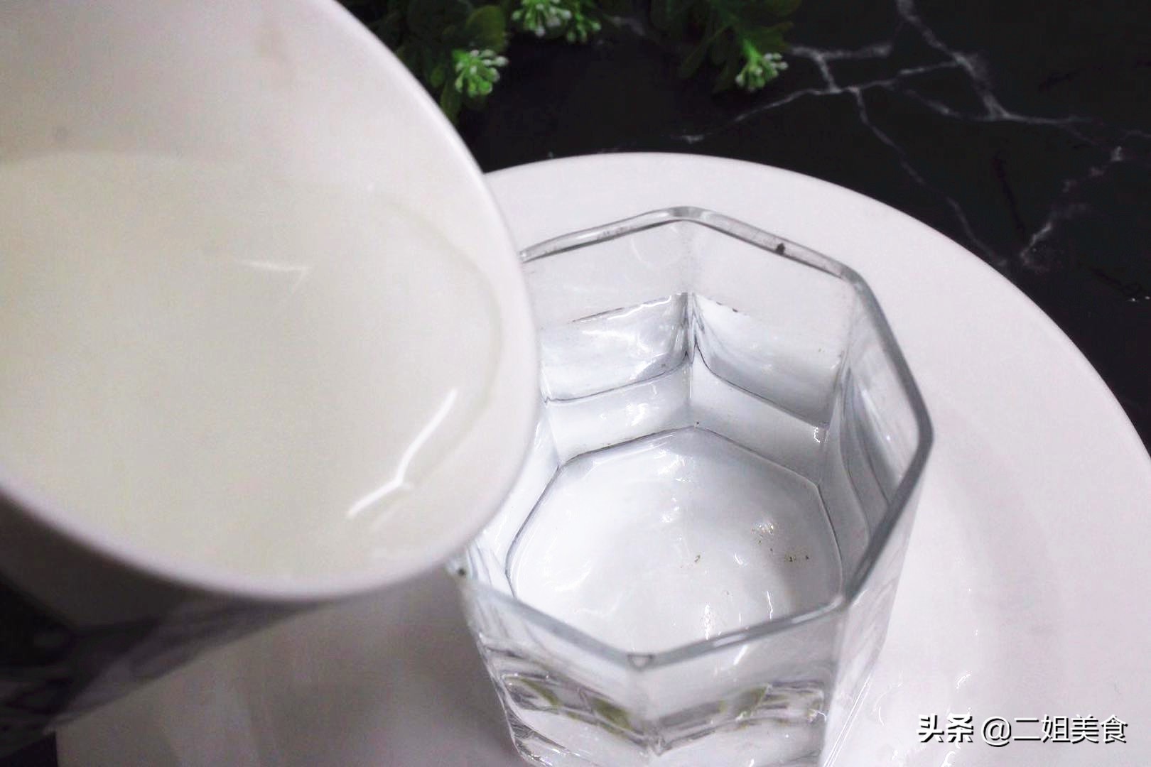 每天都要喝水，我們要牢記幾個喝水的最佳時間，以後別弄錯了