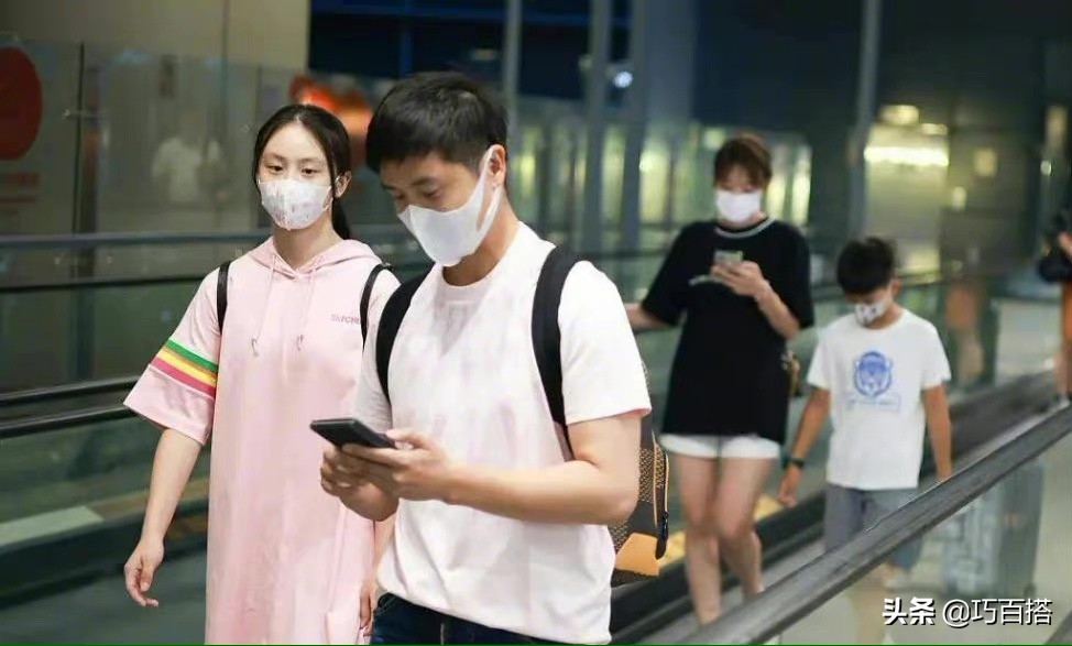13歲的森碟身高驚人，幾乎快和爸爸一般高了，這線條真讓人羨慕