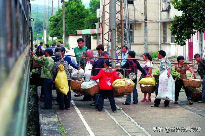 中国唯一可免费乘坐的火车，当地农户每天乘坐去城里卖蔬菜瓜果