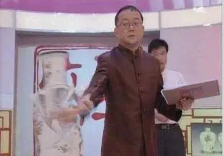 王刚鉴宝误把价值2亿瓷器砸碎，那个瓷器的物主后来怎么样了？