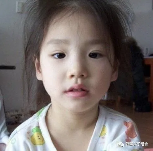 真的是小狗狗本人的这位女团爱豆,和小时候一模一样地长大了
