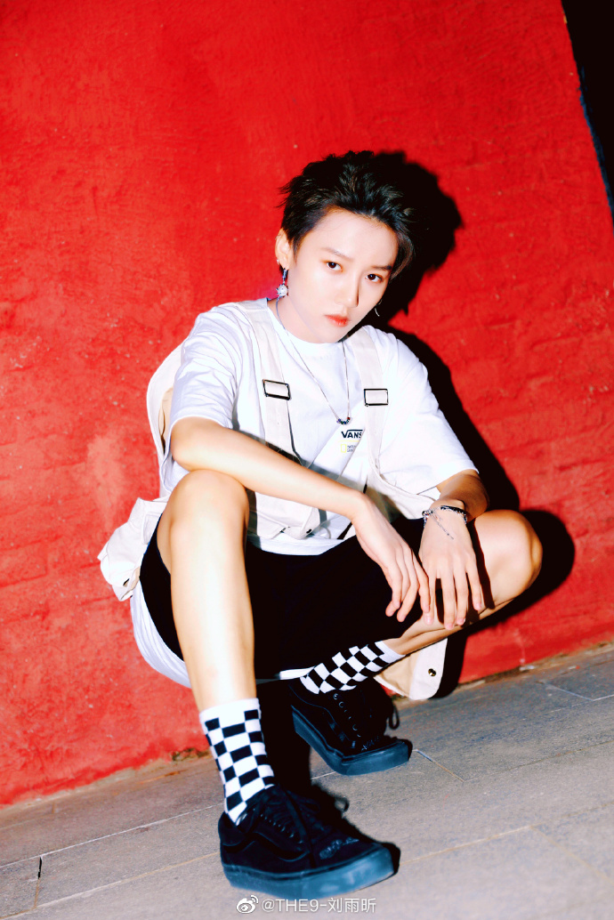 THE9公布正面照，刘雨昕占据艺人榜单前列，与前