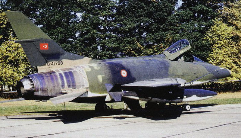 百系经典（一）：痛苦中开创超音速时代的F-100战斗机