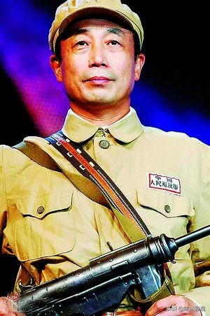 油头粉面就不要演军人了！让这13位男星告诉你，