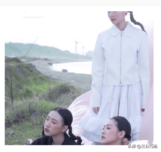 小S带三个女儿齐上阵，一张厌世脸，一张超模脸，看着像四姐妹
