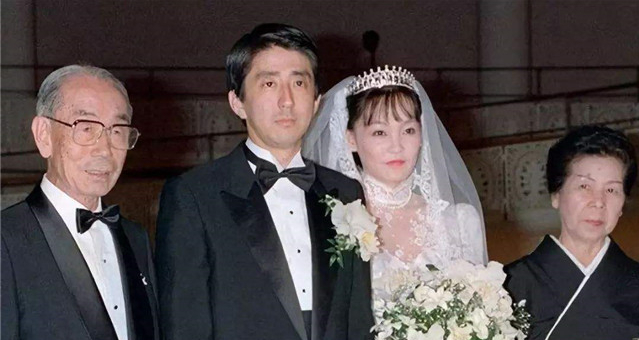 身为前首相夫人，却忙于追星喝酒，夜不归宿，安倍还能忍多久？