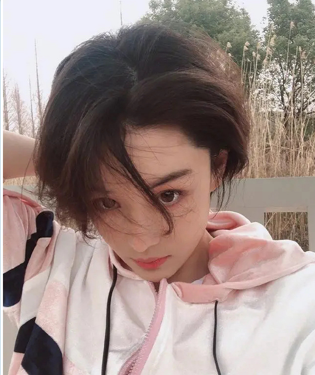 看看以前的张馨予，再看看现在的张馨予，娱乐圈，我们都不懂