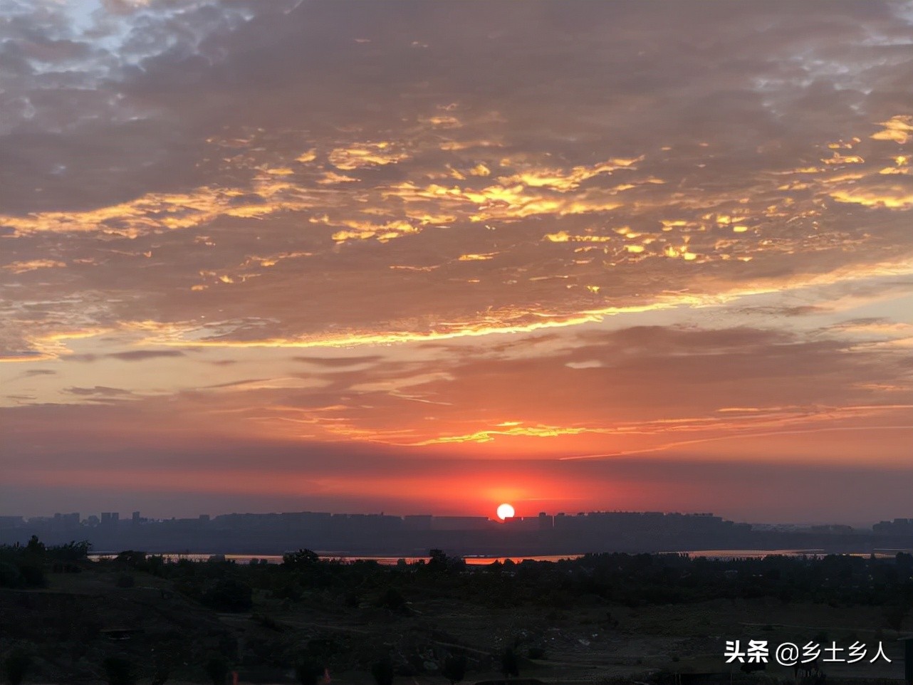 今年八月十七秋分，俗语：“秋分秋不分，来年人吃黑”，啥意思？