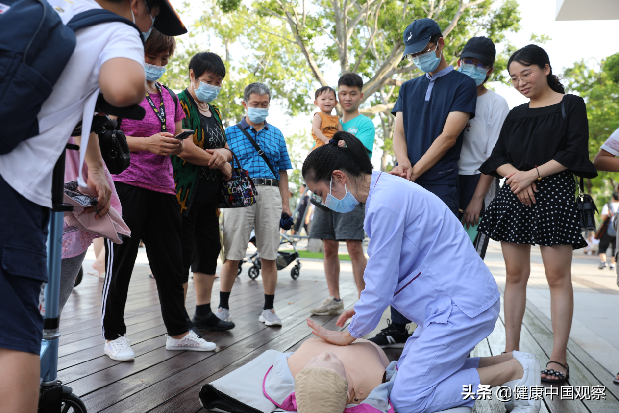 南科大医院公园急救培训 提升暑期安全应急救护能力