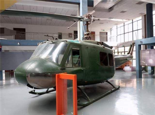 1981年越军少尉带10人投靠中国，送先进武器，我