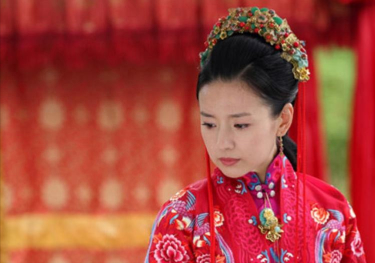 董洁离婚似乎另有隐情，和梁朝伟关系被曝光，王大治只是背锅侠？