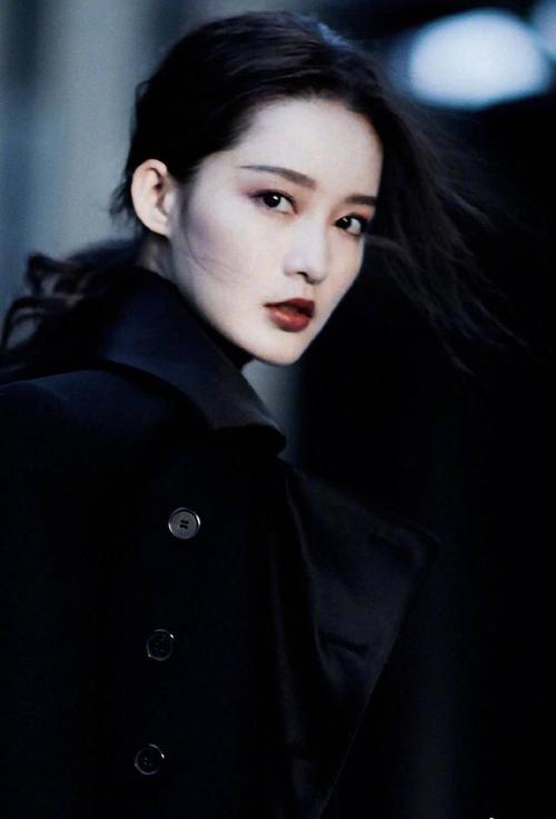李沁的礼服，又又又翻车了