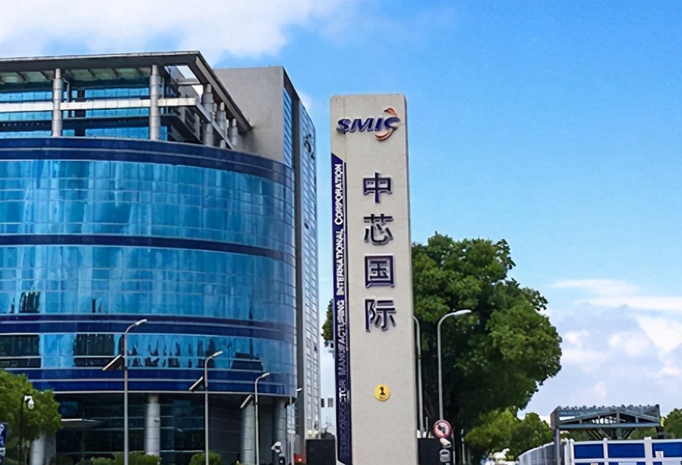 光刻机稳了？中芯国际宣布78亿订单，与ASML正式达成合作
